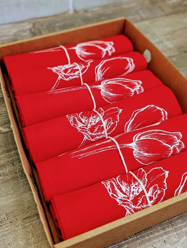 Три тюльпана