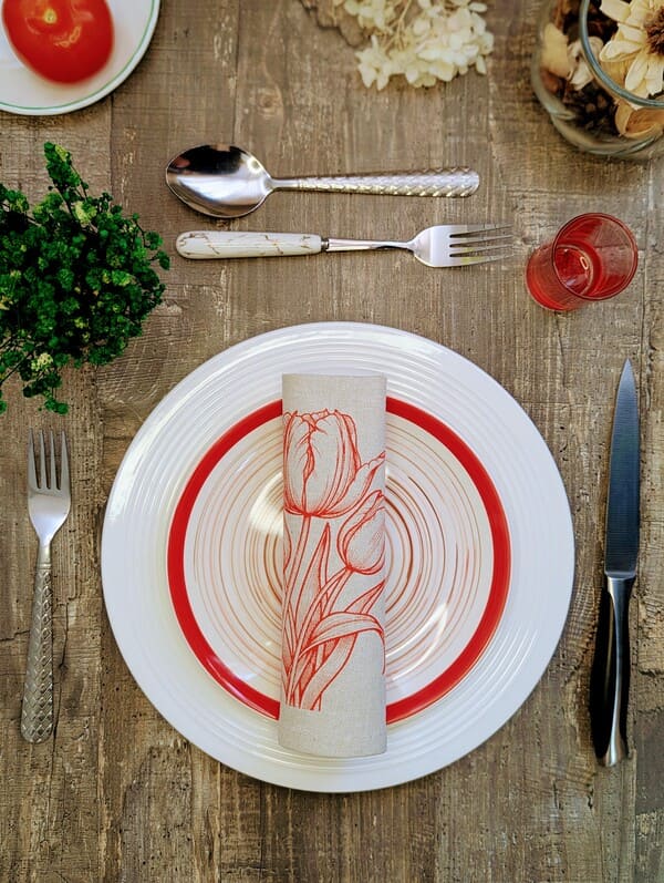 Красный тюльпан