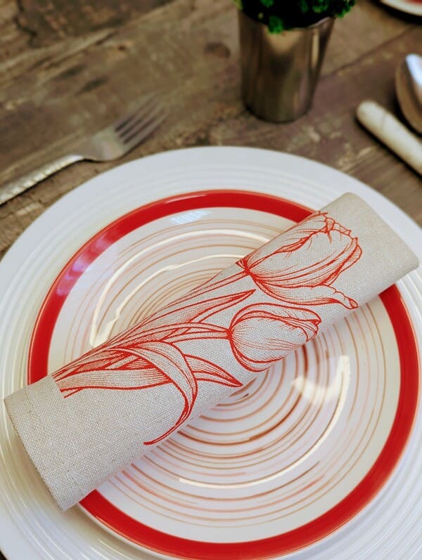 Красный тюльпан